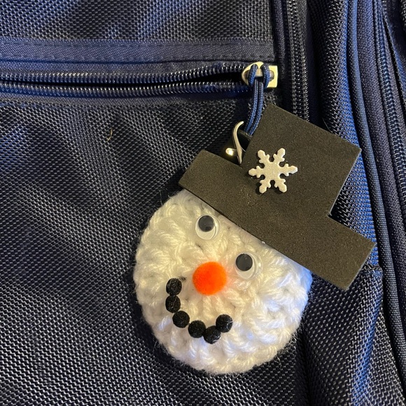 New 10 PC Set Christmas Holiday Winter Snowman Pin Clasp Bookbag Keychain Charm - Picture 3 of 10